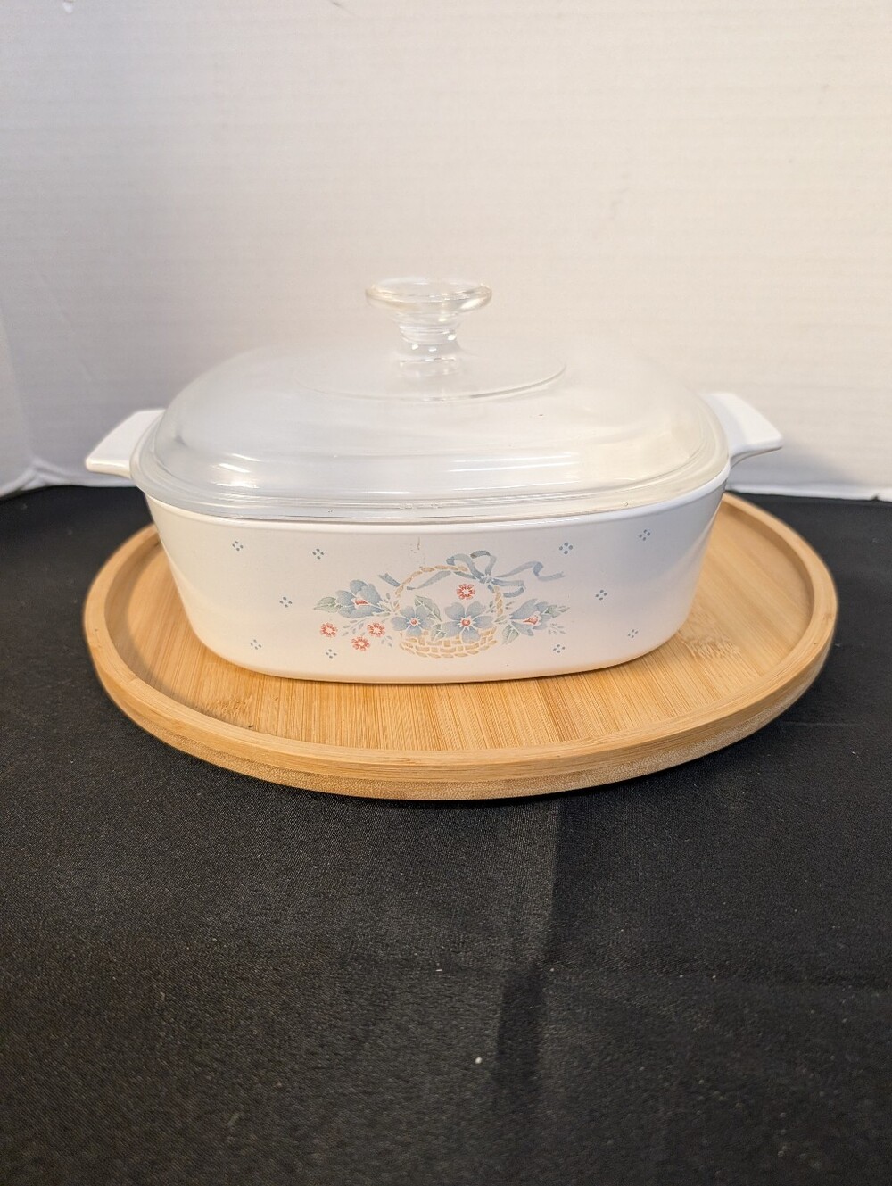 Vintage Retro Corning ware country cornflower casserole dish with lid